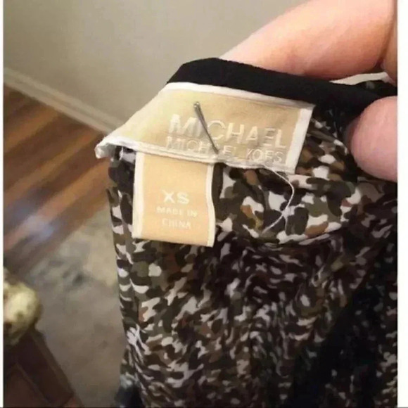 Michael Michael Kors Lightweight Animal Print - Picture 9 of 12